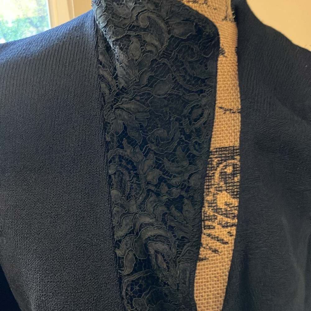 Amazing St John Evening Jacket! Lace Back And Lace Inserts On Back/Sleeves Love! - Picture 6 of 11